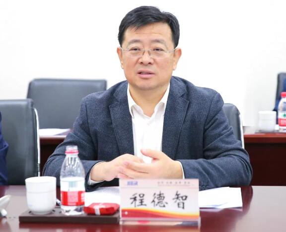 ▲程德智書記參加座談交流 ▲程德智書記參加座談交流