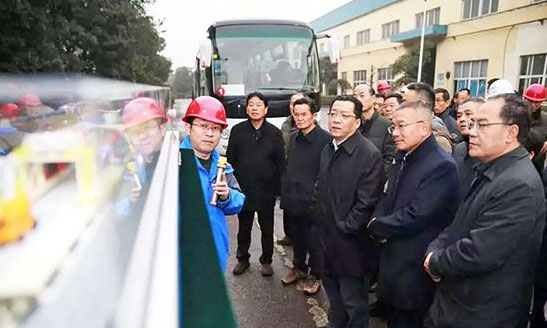 丁純書記、胡啟生市長現場觀摩銅都流體盾構機項目 丁純書記、胡啟生市長現場觀摩銅都流體盾構機項目