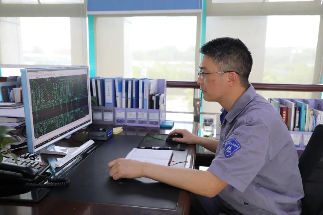 ·技術中心離心泵室主任白小榜榮獲重慶市五一勞動獎章 ·技術中心離心泵室主任白小榜榮獲重慶市五一勞動獎章