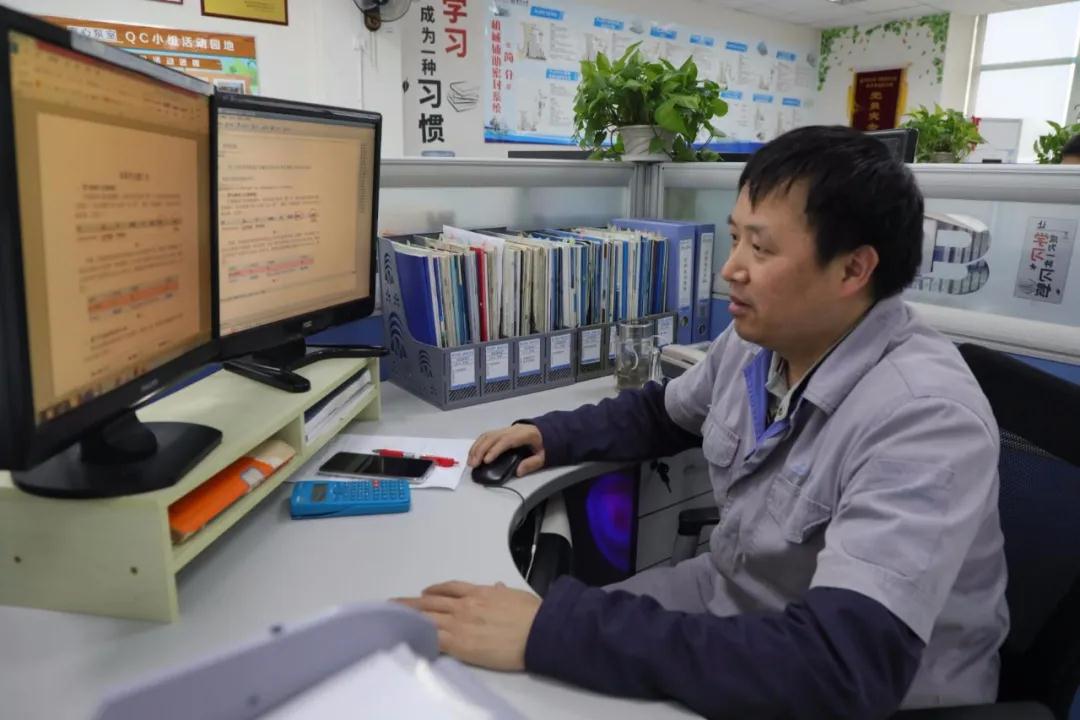 技術中心離心泵室機械設計技術員羅紹華榮獲機電集團勞動模范稱號 技術中心離心泵室機械設計技術員羅紹華榮獲機電集團勞動模范稱號