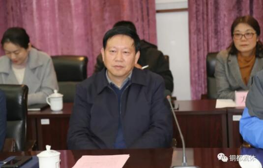 銅陵市政府副市長王綱根在會上致辭 銅陵市政府副市長王綱根在會上致辭