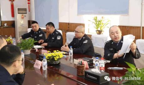 公司領導與哈市公安局食藥環偵支隊工作人員探討、交流了意見 公司領導與哈市公安局食藥環偵支隊工作人員探討、交流了意見