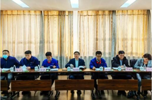 集團總經理陸益民與齊二機床公司青年員工座談交流 集團總經理陸益民與齊二機床公司青年員工座談交流