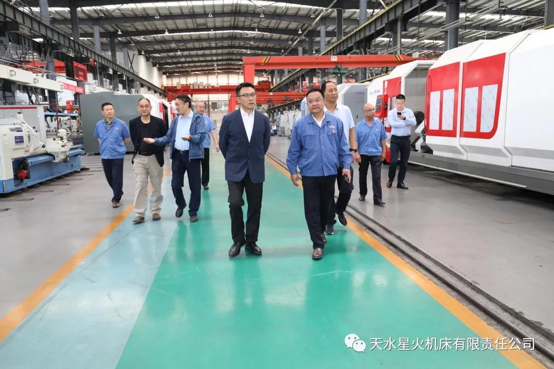 中國工業設計協會領導一行來星火機床公司調研 中國工業設計協會領導一行來星火機床公司調研