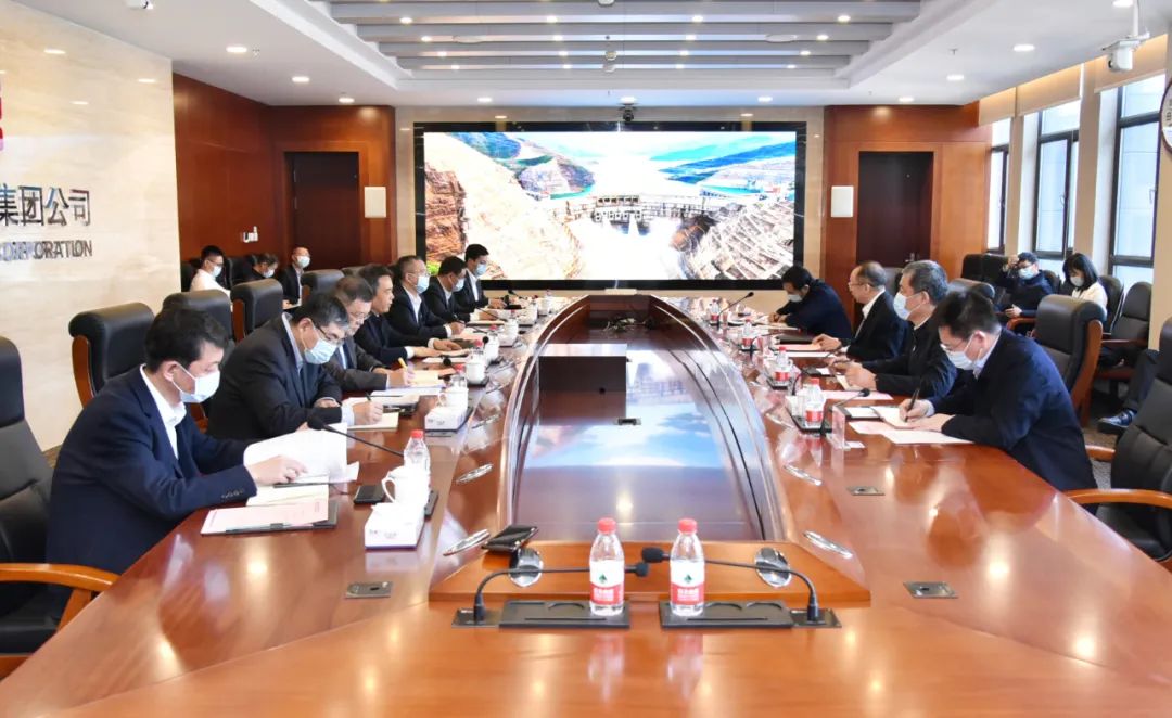 黑龍江省委常委、常務副省長王一新到哈電集團調研 黑龍江省委常委、常務副省長王一新到哈電集團調研
