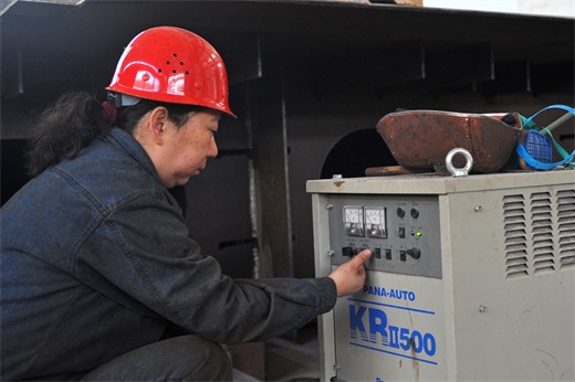 天水鍛壓集團電焊工榮獲“全國巾幗建功標兵” 天水鍛壓集團電焊工榮獲“全國巾幗建功標兵”