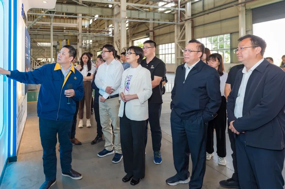 合鍛智能董事長嚴建文介紹企業典型產品 合鍛智能董事長嚴建文介紹企業典型產品