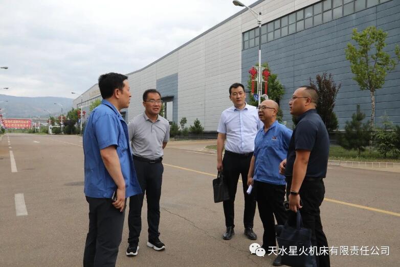 天水市市委人才辦裴育棟到星火機床公司調研并座談 天水市市委人才辦裴育棟到星火機床公司調研并座談