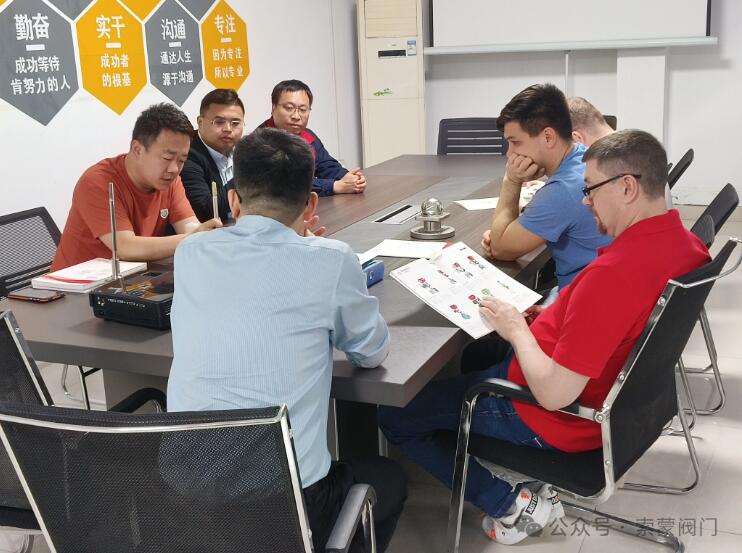 國外客戶到訪索蒙閥門生產基地參觀考察 國外客戶到訪索蒙閥門生產基地參觀考察