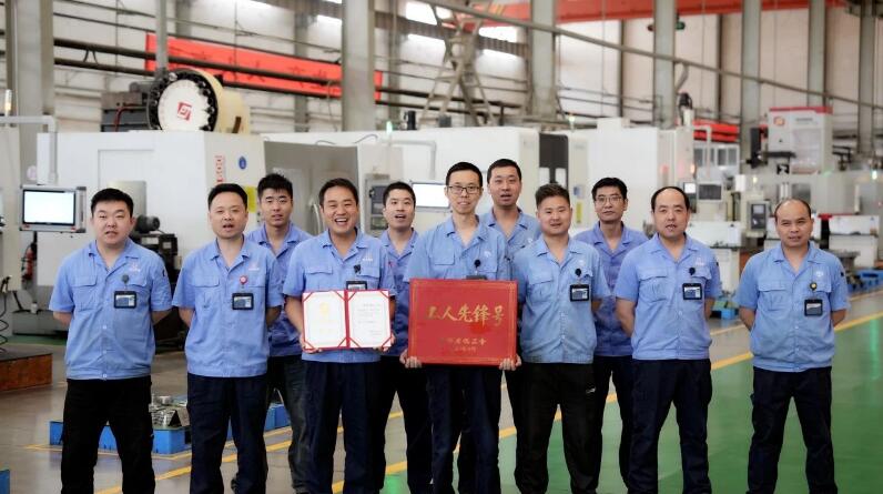 西安泵閥總廠有限公司生產三部特材數控班被命名為陜西省“工人先鋒號” 西安泵閥總廠有限公司生產三部特材數控班被命名為陜西省“工人先鋒號”