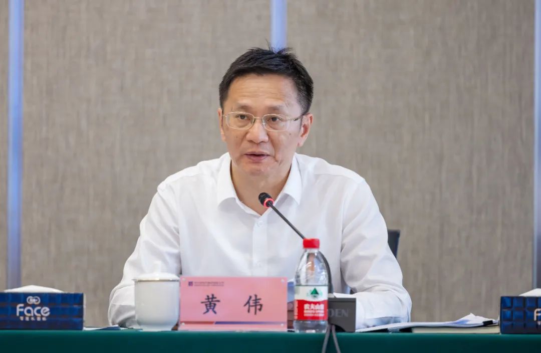 哈電集團總經理、黨委副書記黃偉主持會議 哈電集團總經理、黨委副書記黃偉主持會議