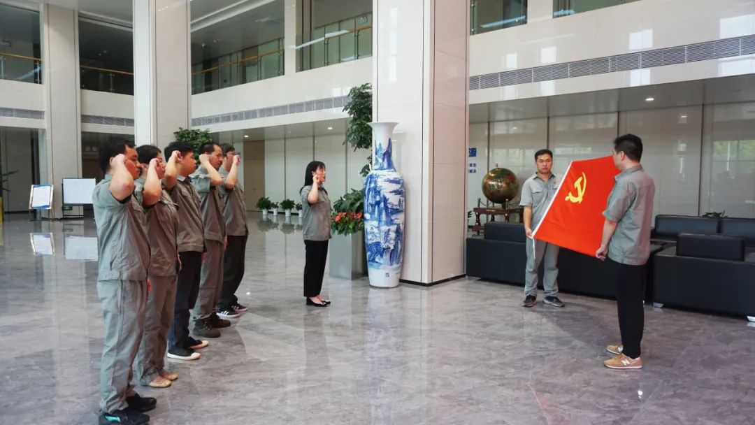 武鍋能源舉行2024年預備黨員入黨宣誓儀式 武鍋能源舉行2024年預備黨員入黨宣誓儀式