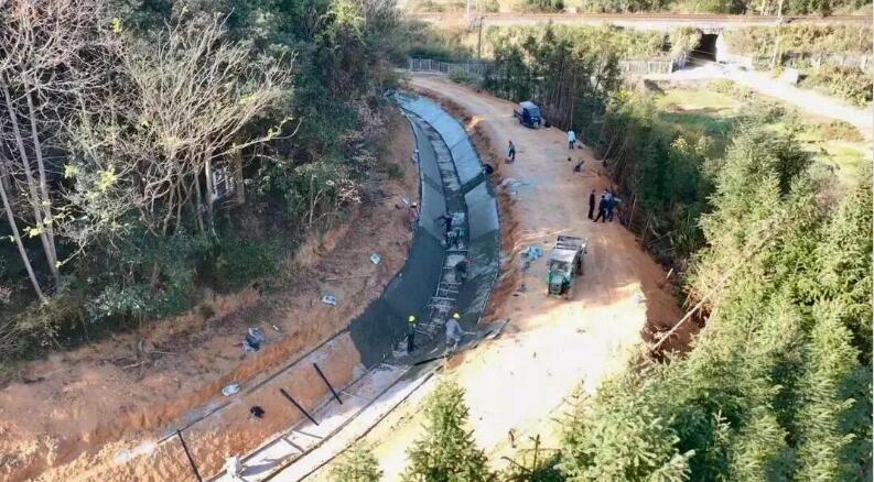 當地溝渠清淤施工現場 當地溝渠清淤施工現場