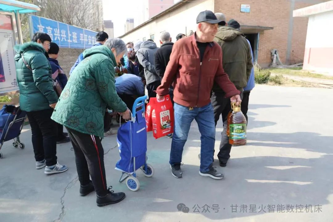 春節慰問暖人心星火機床附件公司開展春節“送溫暖”活動 春節慰問暖人心星火機床附件公司開展春節“送溫暖”活動