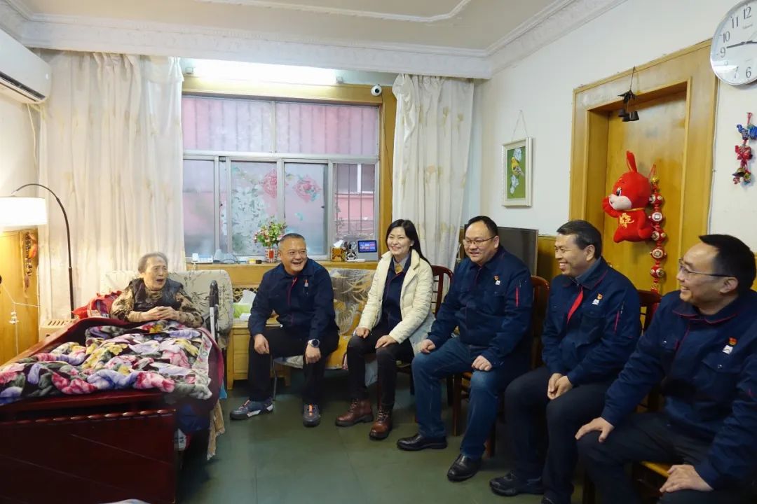 軸研所領導班子走訪慰問離退休老干部、老黨員 軸研所領導班子走訪慰問離退休老干部、老黨員