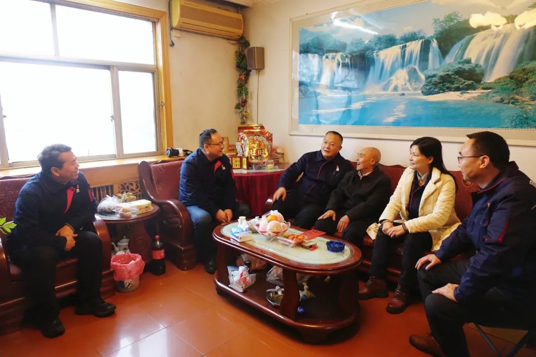 軸研所領導班子走訪慰問離退休老干部、老黨員 軸研所領導班子走訪慰問離退休老干部、老黨員