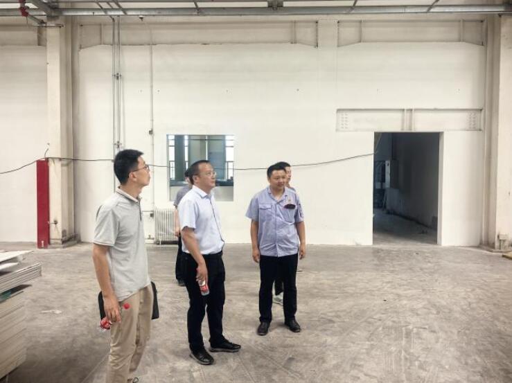 國機精工副總經理高元安到軸研所開展安全大檢查 國機精工副總經理高元安到軸研所開展安全大檢查