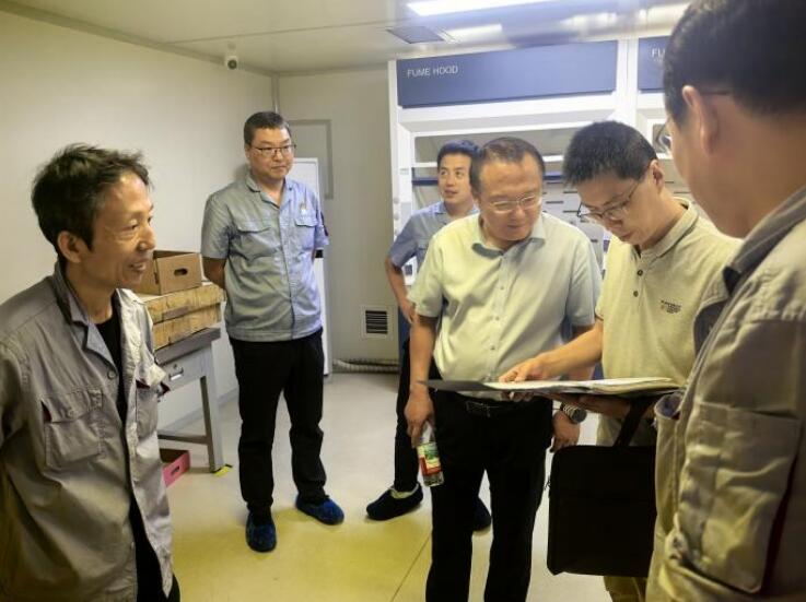 國機精工副總經理高元安到軸研所開展安全大檢查 國機精工副總經理高元安到軸研所開展安全大檢查