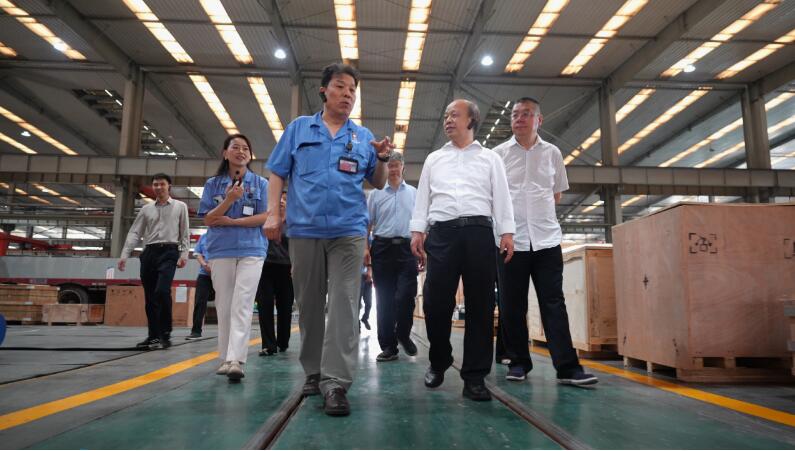 全國總工會兼職副主席巨曉林來西安泵閥總廠調研“產改”工作 全國總工會兼職副主席巨曉林來西安泵閥總廠調研“產改”工作