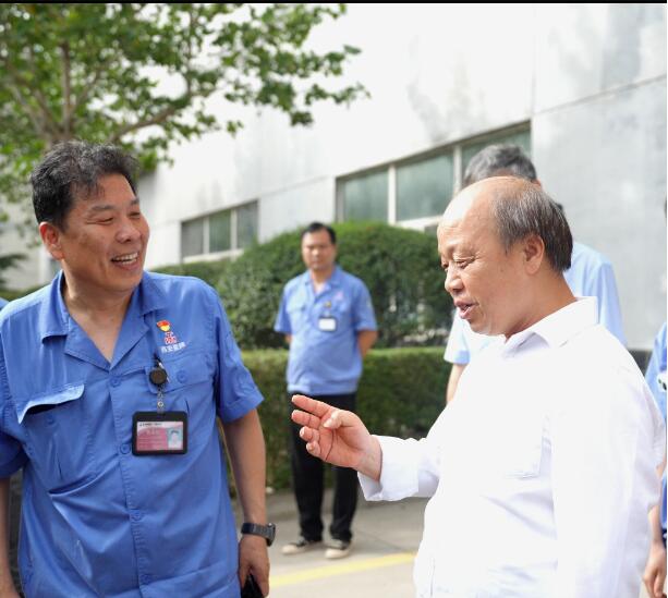 全國總工會兼職副主席巨曉林來西安泵閥總廠調研“產改”工作 全國總工會兼職副主席巨曉林來西安泵閥總廠調研“產改”工作