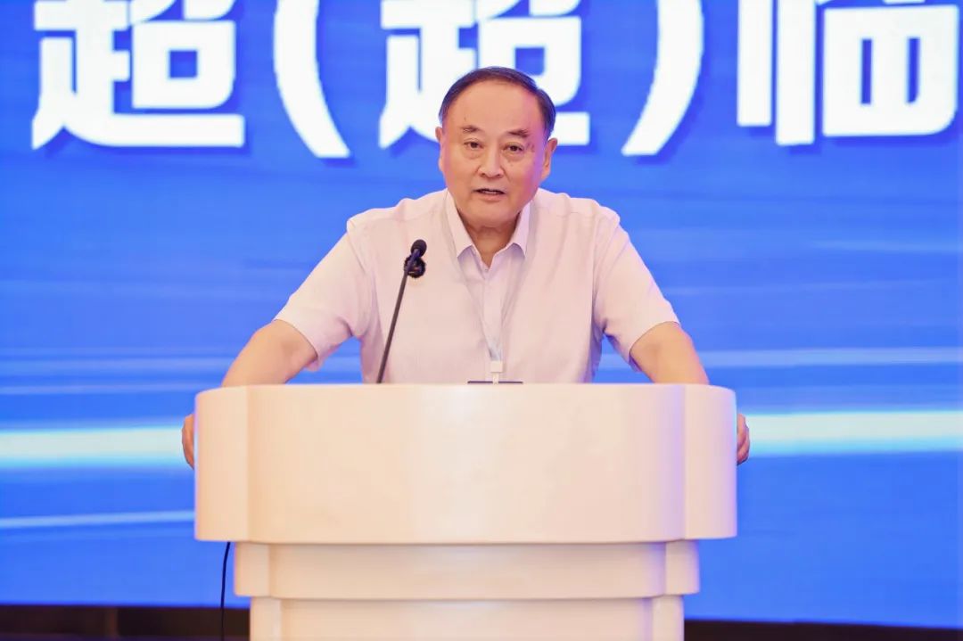 中國通用機械工業協會副會長張宗列作閥門行業形勢報告。 中國通用機械工業協會副會長張宗列作閥門行業形勢報告。